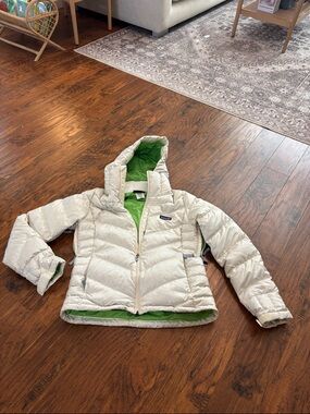 VINTAGE Patagonia down jacket in EXCELLENT CONDITION size S women’s 
Worn once.